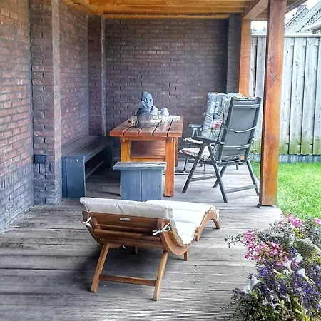 Family In Near Sea Holiday home Limmen